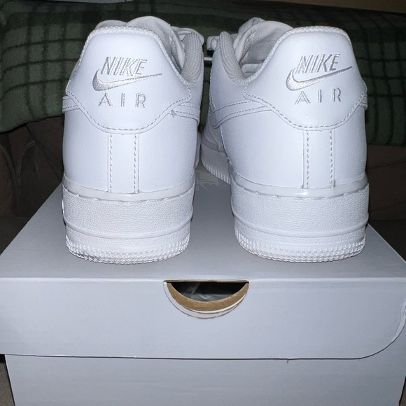 air force 1s white size 6 - Picture 3 of 4